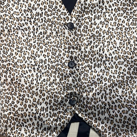 Leopard Print Vest with Black Lining - Picture 3 of 5